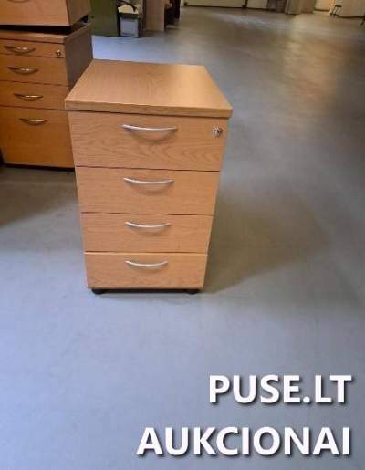 Stalčių blokas Vilniuje, 10 vnt. baldų komplektas su 70 EUR pradine kaina