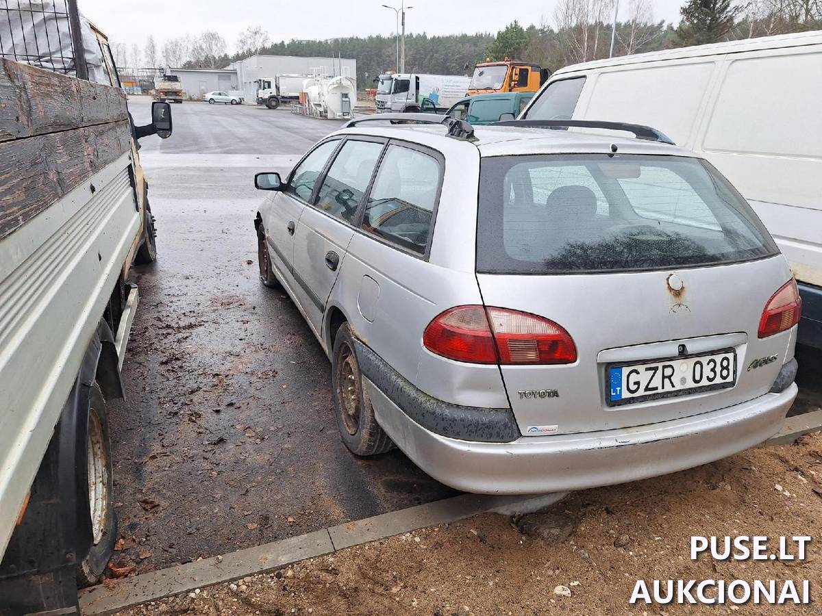 Toyota Avensis Keleivinis automobilis 1
