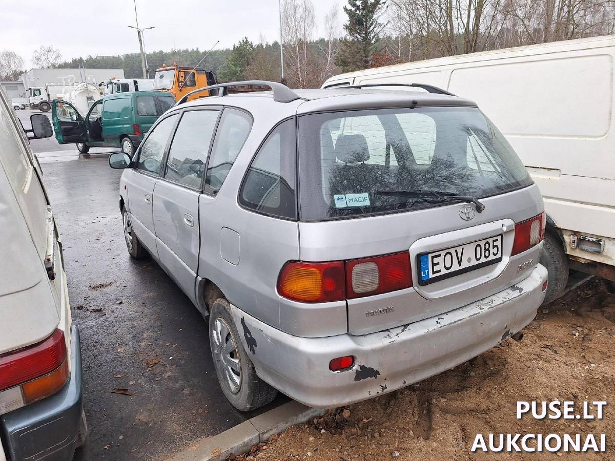 Toyota Picnic Keleivinis automobilis 1