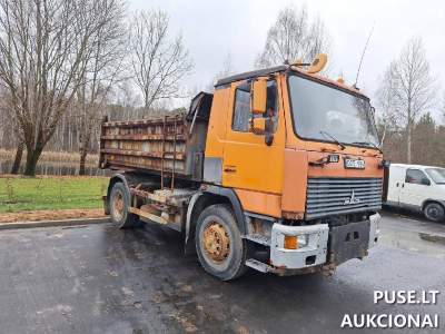 Krovininis automobilis MAZ 555035 aukcione, pradinė kaina 1290 EUR, techniškai netvarkingas