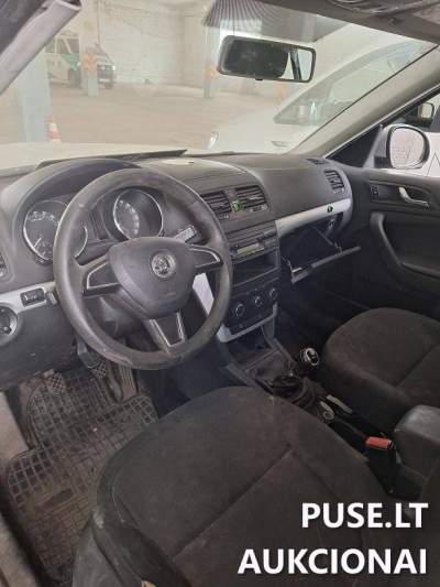 Parduodama naudota Škoda Yeti 2015 dyzelinis automobilis Vilniuje, pradinė kaina 1666 EUR