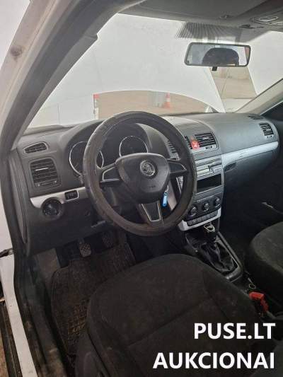 Parduodama Škoda Yeti 2015 dyzelinas už 2058 EUR, kaina aukcione Vilniuje