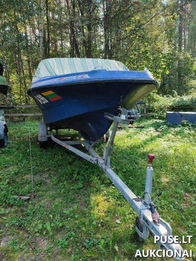Valtis Neptun-3 su varikliu ir priekaba aukcione Lazdijų rajone, pradinė kaina 980 EUR
