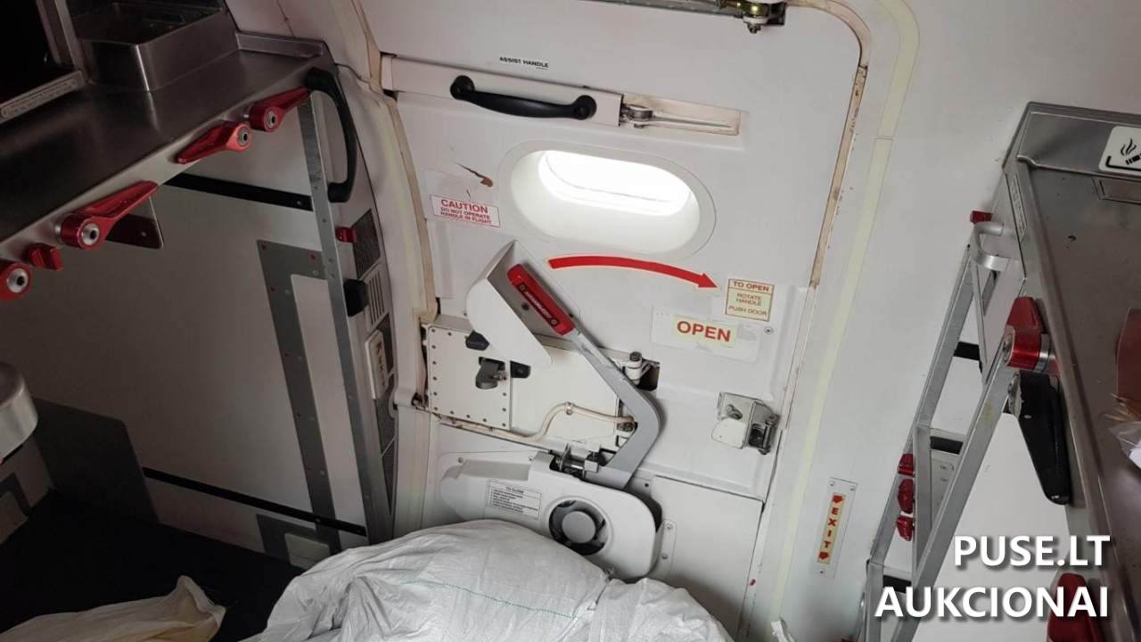 Orlaivis Bombardier CRJ 200 Orlaiviai 9