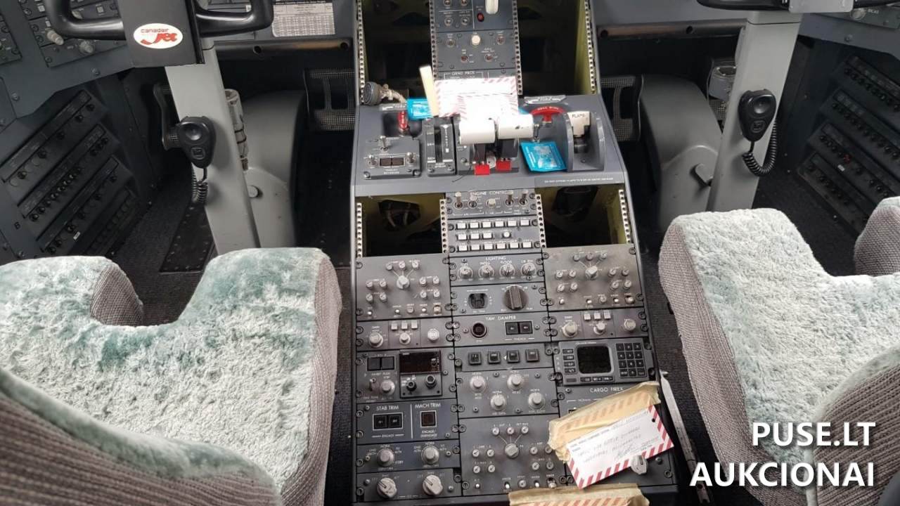 Orlaivis Bombardier CRJ 200 Orlaiviai 11