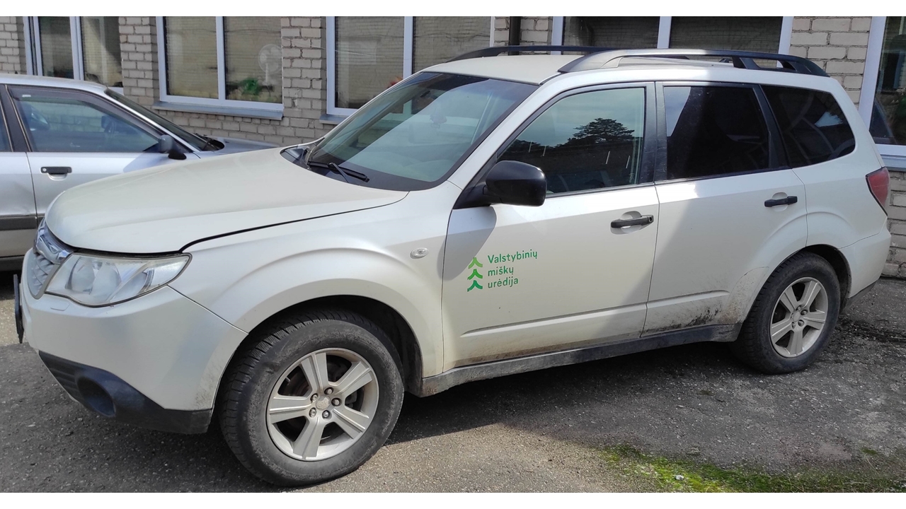 Lengvasis automobilis	SUBARU	FORESTER Inv. nr.17-02126588 Traktoriai, savaeigės mašinos, priekabos, puspriekabės 4
