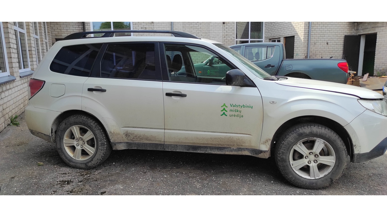 Lengvasis automobilis	SUBARU	FORESTER Inv. nr.17-02126588 Traktoriai, savaeigės mašinos, priekabos, puspriekabės 5