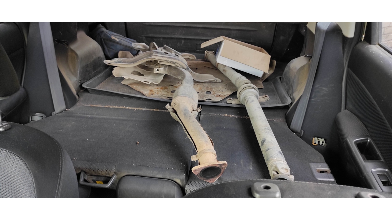 Lengvasis automobilis	SUBARU	FORESTER Inv. nr.17-02126588 Traktoriai, savaeigės mašinos, priekabos, puspriekabės 8
