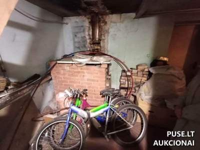 1/2 dalis namo ir 0.06 ha sklypo Varėnoje, Šilo g. 42, pradinė kaina 16600 EUR