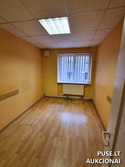 Negyvenamoji patalpa su žemės sklypo dalimi Anykščiuose, J. Biliūno g. 28, pradinė kaina 62257 EUR