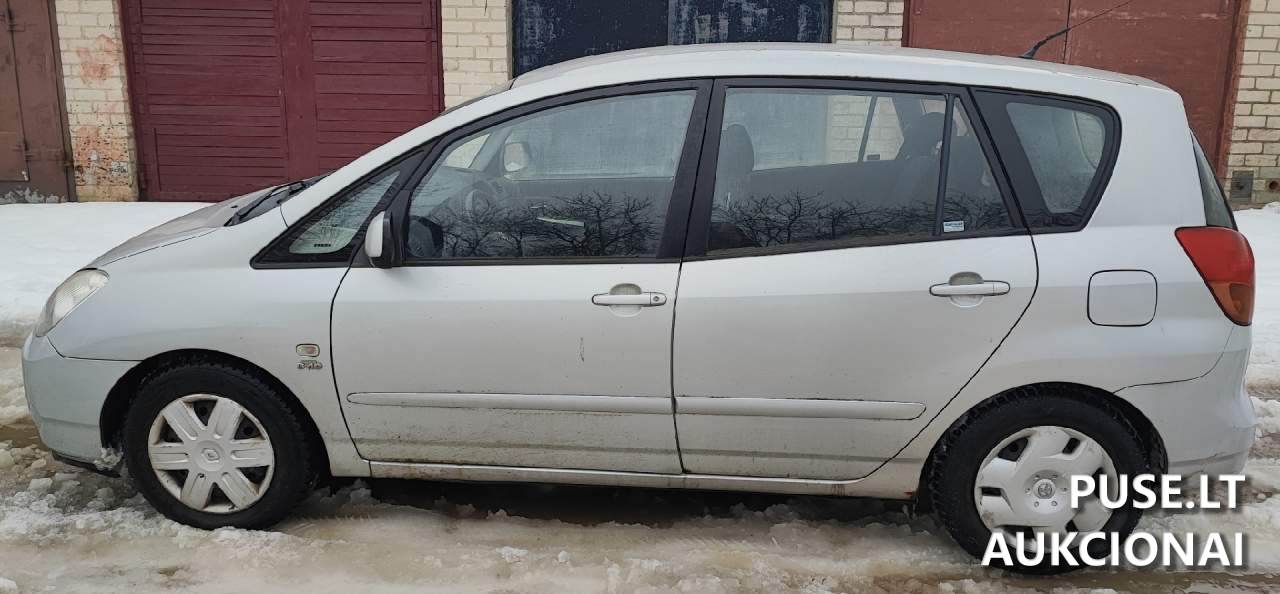 Toyota Corola Verso Lengvasis automobilis 1