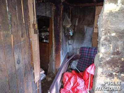 37/100 dalis gyvenamojo namo Tauragėje, Geležinkelio g. 3, pradinė kaina 3800 EUR