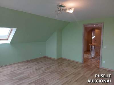 Gyvenamasis namas su administracinėmis patalpomis Šiaulių r. Medvalakės k. Pramonės g. 38, 83106 EUR