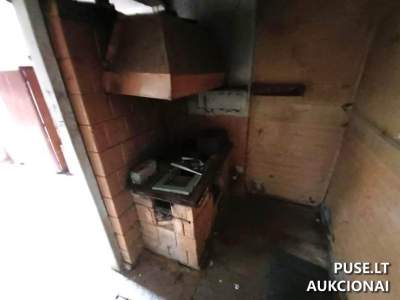 1/2 dalis buto Šiaulių r., Kuršėnuose, Stoties g. 93, pradinė kaina 540 EUR