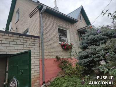 14/100 dalis gyvenamojo namo Kėdainiuose, Liepų al. 35, pradinė kaina 2900 EUR