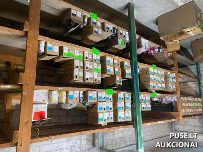 Didelis kiekis naujų audinių, užtrauktukų ir siuvimo reikmenų Ukmergėje, pradinė kaina 13553 EUR