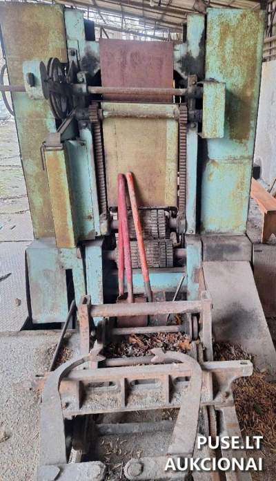 Juodojo metalo laužo aukcionas Klaipėdoje: 50 tonų skirtingų vamzdžių ir atliekų, pradinė kaina 12750 EUR