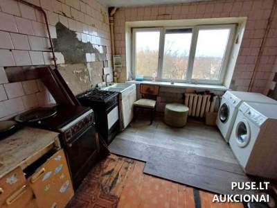 1/2 dalis 10.55 kv.m buto Klaipėdoje, Mokyklos g. 23, pradinė kaina 1400 EUR