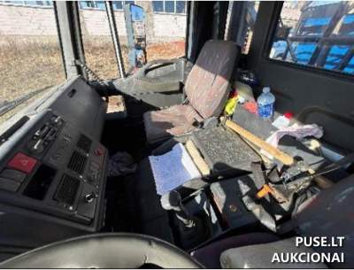 Veikiantis savivartis IVECO 260E27 su kranu, pradinė kaina 8112 EUR, tinka sunkiasvoriam transportui