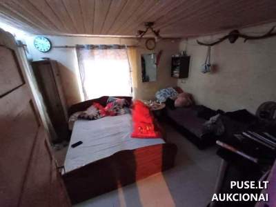 Mažas butas Šiaulių rajone, Valakų kaime, 4-4, pradinė kaina 420 EUR, parduodamas aukcione