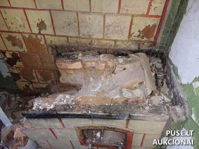 Avarinės būklės butas Mažeikių rajone, Sėdos mieste, A. Baranausko g. 12, pradinė kaina 1000 EUR