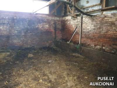 1/8 ūkinio pastato dalis Šilalės r. sav., netoli Gineikių, 209 kv.m, pradinė kaina 400 EUR