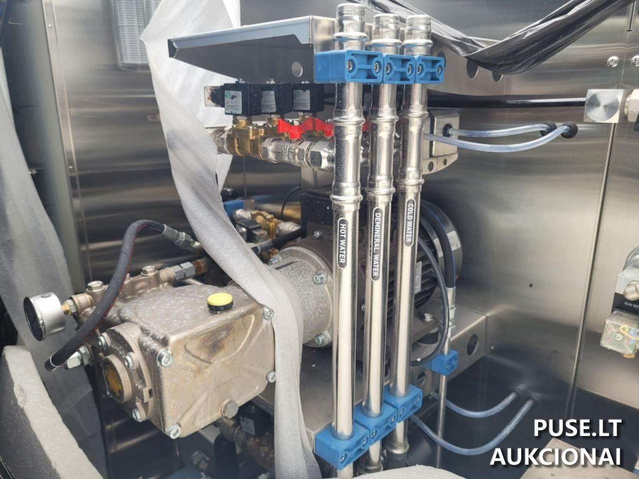 Valymo vandeniu įtaisas su įmontuotu elektros varikliu (savitarnos autoplovykla) ir iš metalo lakštų pagamintos autoplovyklos konstrukcijos Mašinos ir įrengimai 1