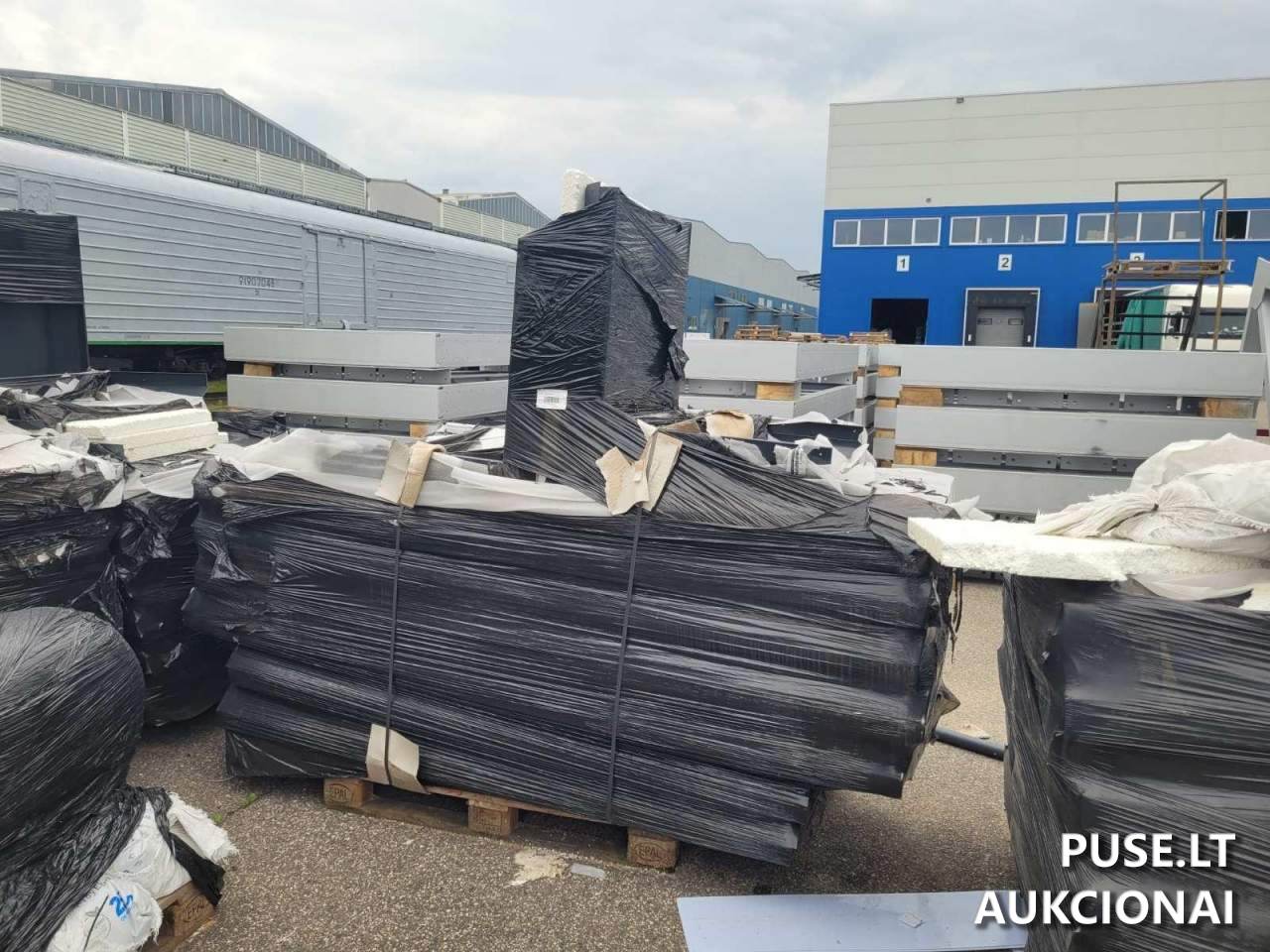 Valymo vandeniu įtaisas su įmontuotu elektros varikliu (savitarnos autoplovykla) ir iš metalo lakštų pagamintos autoplovyklos konstrukcijos Mašinos ir įrengimai 5