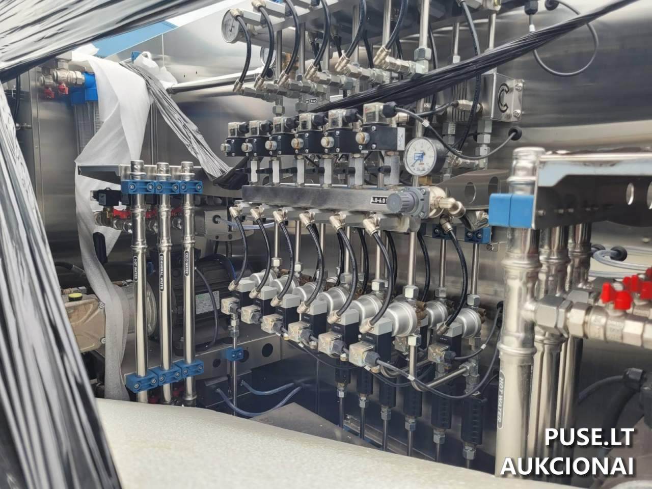 Valymo vandeniu įtaisas su įmontuotu elektros varikliu (savitarnos autoplovykla) ir iš metalo lakštų pagamintos autoplovyklos konstrukcijos Mašinos ir įrengimai 6
