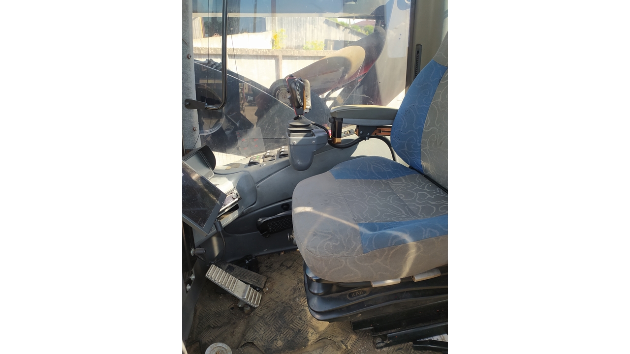 Medkirtė KOMATSU 931.1 Inv. Nr. 02-15050829 Traktoriai, savaeigės mašinos, priekabos, puspriekabės 8