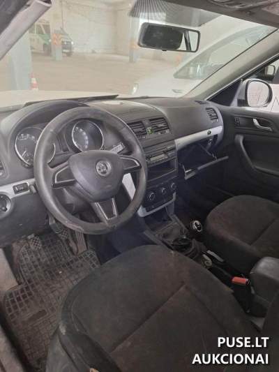 Parduodamas 2015 m. Škoda Yeti dyzelinis automobilis pradinė kaina 833 EUR