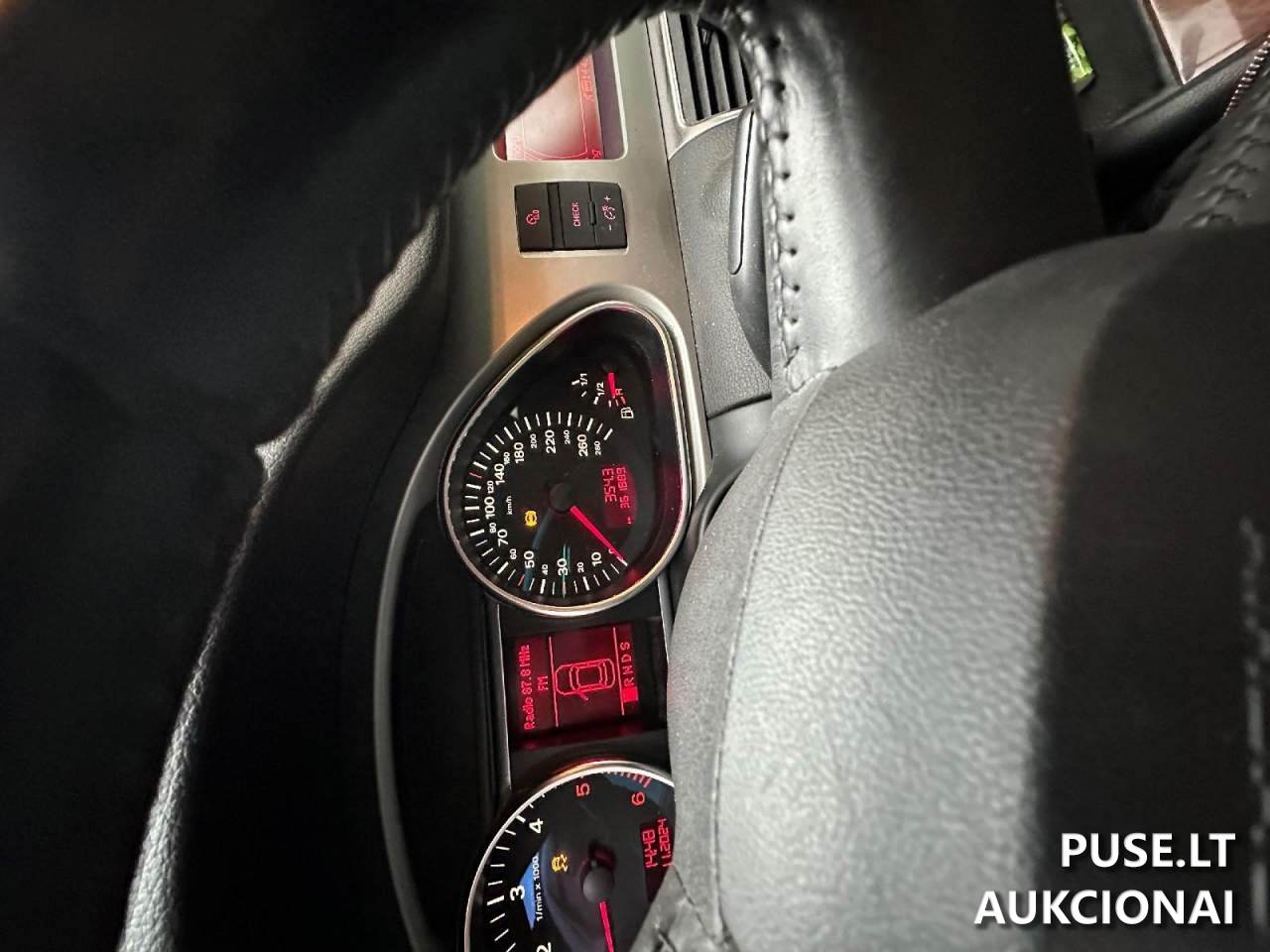 AUDI Q7 Keleivinis automobilis 1
