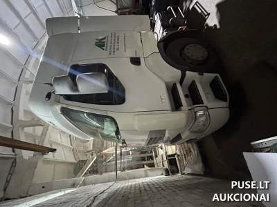 Krovininis vilkikas Renault Premium 440.19 dyzelinas pradinė kaina 6776 EUR. PVM objektas