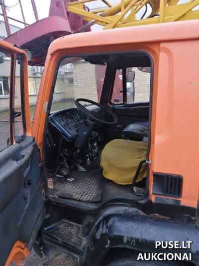 Krovininė platforma DAF FA 45.160 2001 m. parduodama aukcione su 8000 EUR pradine kaina