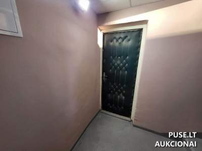 Dviejų aukštų pastato cokolinis 55 kv.m butas Vilniuje, Platiniškių g. 4, pradinė kaina 36777 EUR