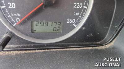 Lengvasis automobilis VW Sharan 2001 m. parduodamas aukcione pradine kaina 300 EUR