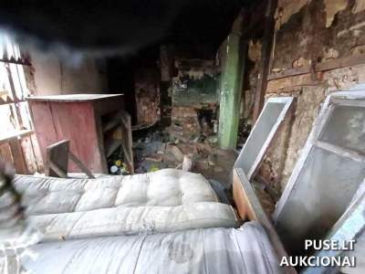 Nekilnojamasis turtas Kelmės r. Dievonių k. parduodamas aukcione - Gyvenamasis namas su ūkiniais pastatais 3768 EUR