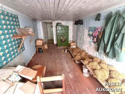 Nekilnojamasis turtas Kelmės rajone, Tytuvėnuose - kompleksas su administraciniu pastatu ir ūkiniais objektais, pradinė kaina 12729 EUR