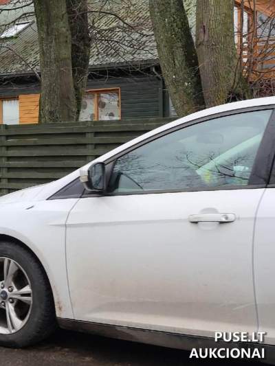 Parduodamas keleivinis automobilis FORD FOCUS aukcione, pradinė kaina 1840 EUR