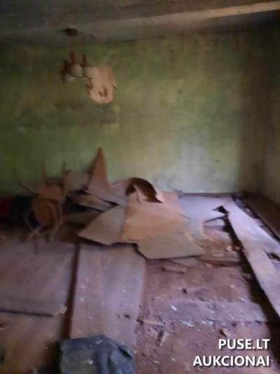 Gyvenamasis namas Radviliškio rajone, Riaubų kaimo 2, 230 kv.m su žemės sklypo formavimo teise už 500 EUR