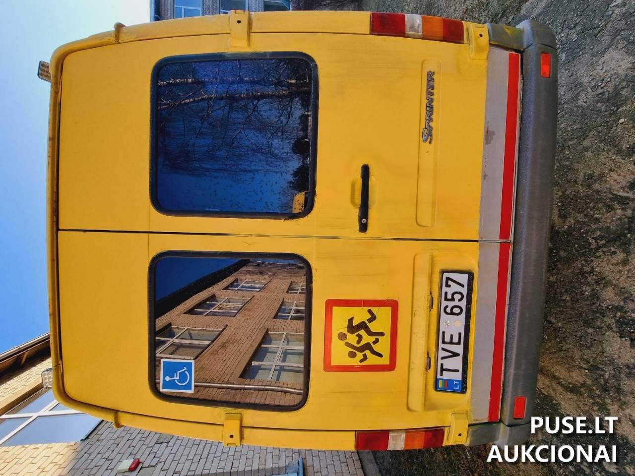 Mokyklinis autobusas Mercedes Benz Autobusas virš 5t. 3