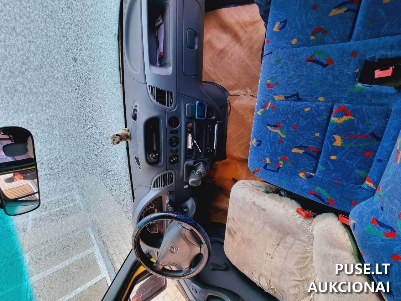 Mokyklinis autobusas Mercedes Benz Autobusas virš 5t. 4