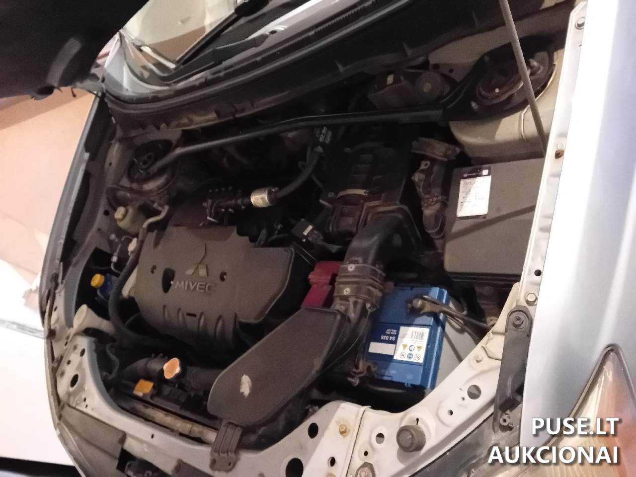 Automobilis Mitsubishi Outlander Lengvasis automobilis 4