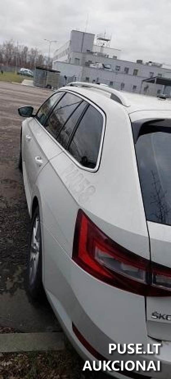 Škoda Superb Keleivinis automobilis 2