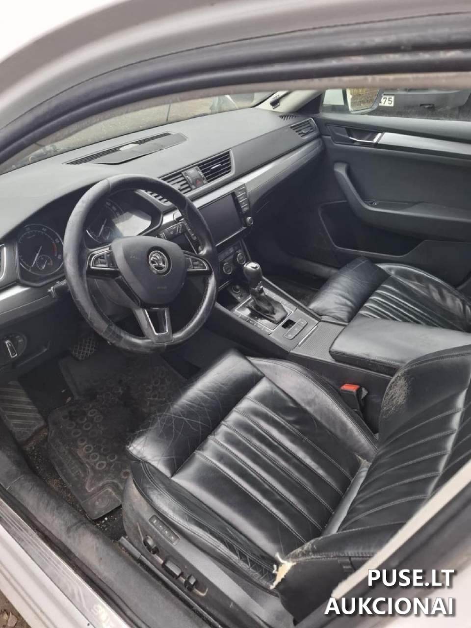 Škoda Superb Keleivinis automobilis 6