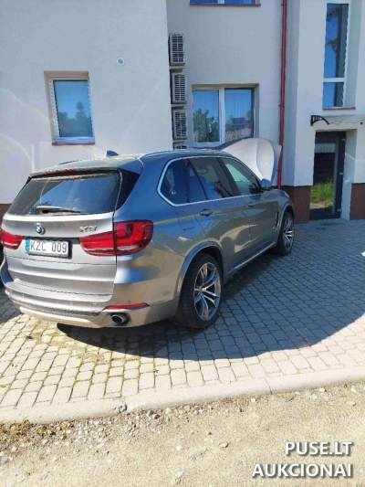 Turtinė teisė į BMW X5xDrive30d 2014 m. aukcionas pradedama nuo 9000 EUR