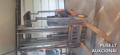 Šakinis krautuvas BOSS aukcione Vilniaus rajone pradinė kaina 1450 EUR