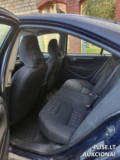 Parduodamas automobilis VOLVO S60 2005m. benzininis, mechaninė dėžė, pradinė kaina 314 EUR