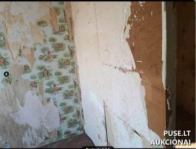 1/2 buto dalis Plungėje, V. Mačernio g. 49, 1969 EUR pradinė kaina, antstolių varžytynės