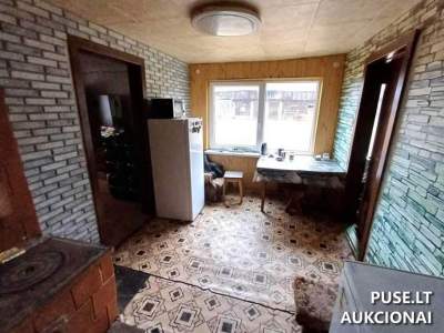 Parduodamas butas su ūkinias pastatais Šakių r. Žėglių k. 2-2, pradinė kaina 1900 EUR